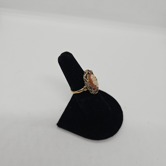 adjustable gold tone cameo ring with red-orange background - Picture 2 of 5